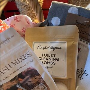 Holiday Gourmet Gift Basket wAssorted Treats Custom Ordered Gifts FINAL SALE